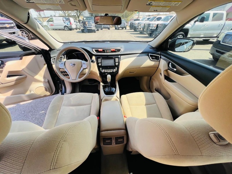 Nissan Rogue Vehicle Full-screen Gallery Image 23