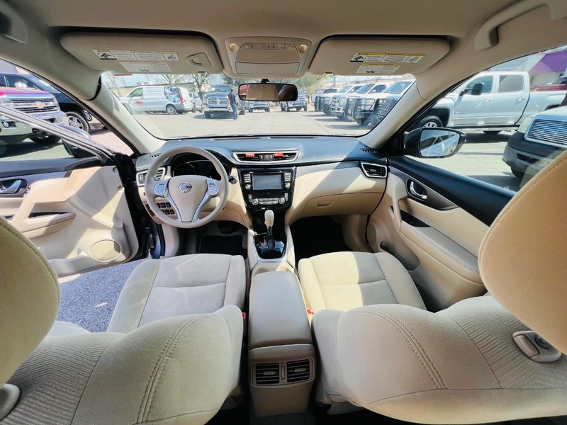 Nissan Rogue Vehicle Full-screen Gallery Image 24