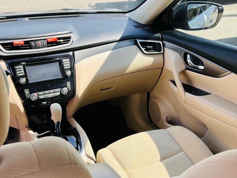 Nissan Rogue Vehicle Full-screen Gallery Image 26