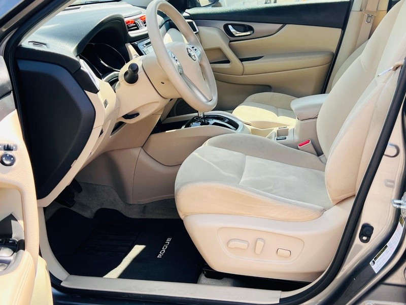 Nissan Rogue Vehicle Full-screen Gallery Image 29