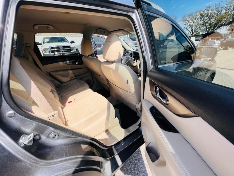 Nissan Rogue Vehicle Full-screen Gallery Image 41