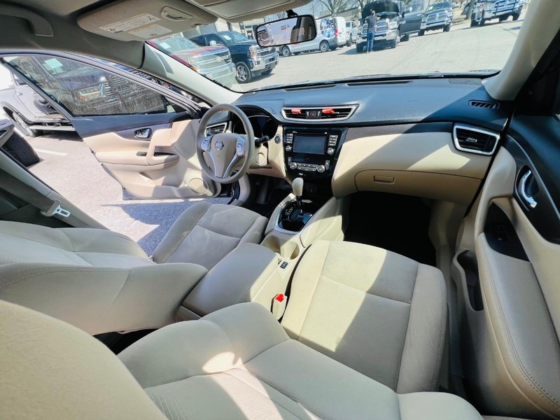 Nissan Rogue Vehicle Full-screen Gallery Image 43