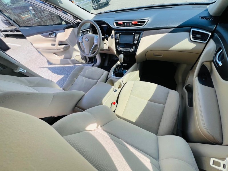 Nissan Rogue Vehicle Full-screen Gallery Image 44