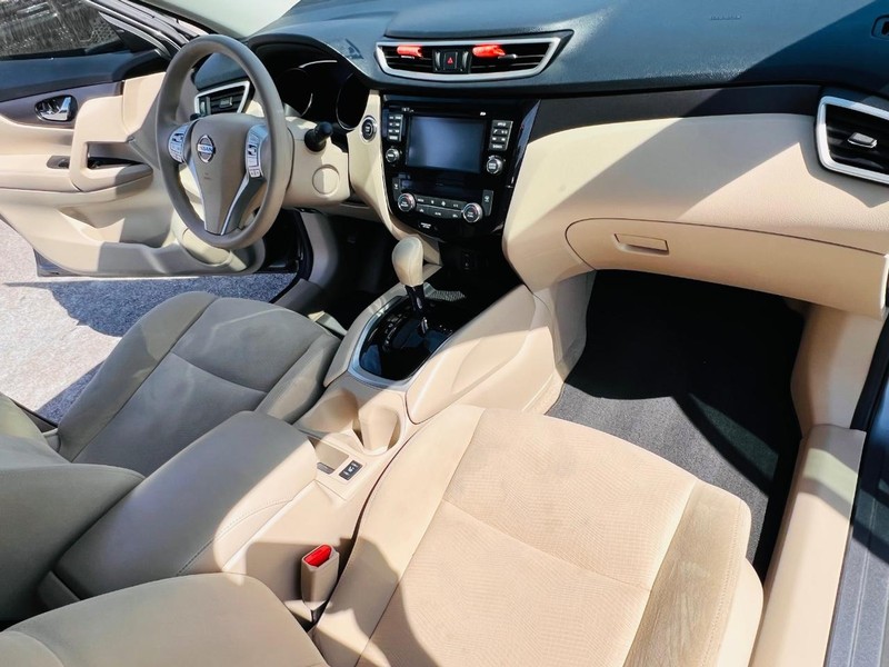 Nissan Rogue Vehicle Full-screen Gallery Image 47