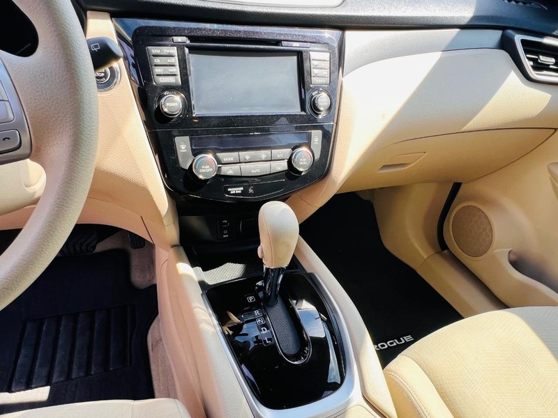 Nissan Rogue Vehicle Full-screen Gallery Image 53