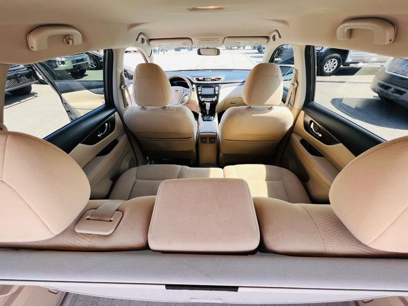 Nissan Rogue Vehicle Full-screen Gallery Image 54