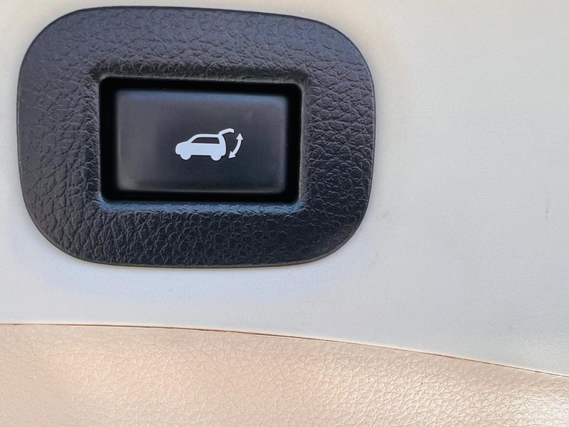 Nissan Rogue Vehicle Full-screen Gallery Image 56