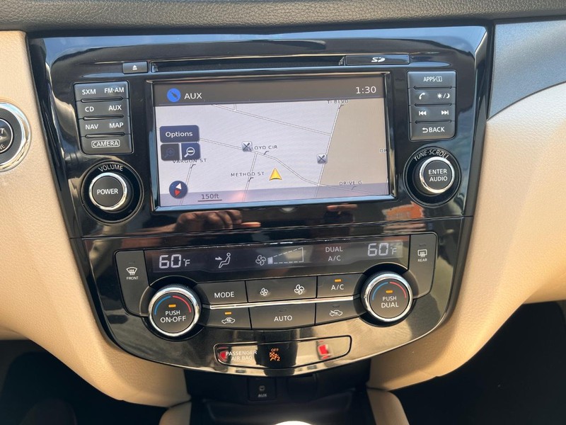 Nissan Rogue Vehicle Full-screen Gallery Image 67