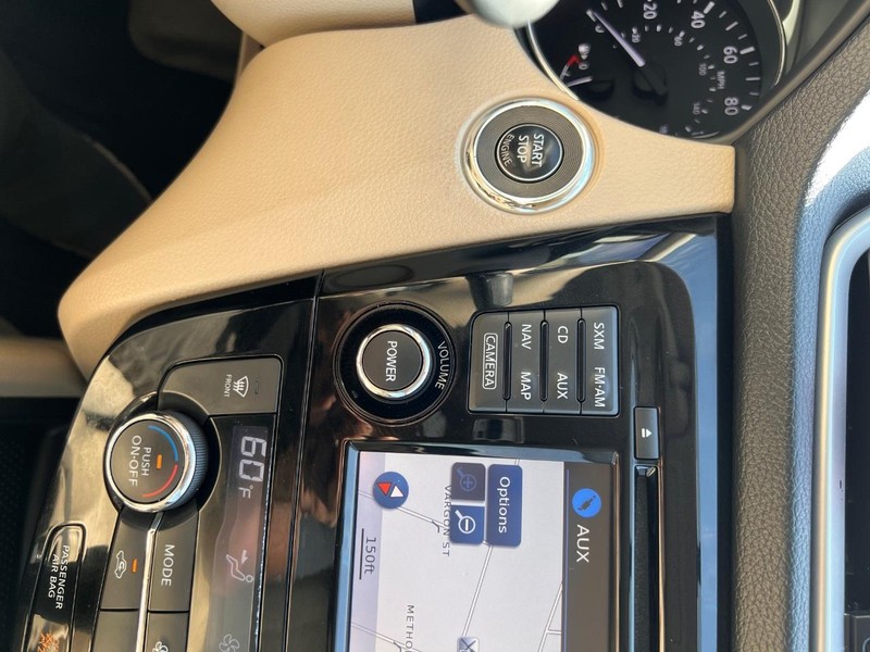 Nissan Rogue Vehicle Full-screen Gallery Image 68