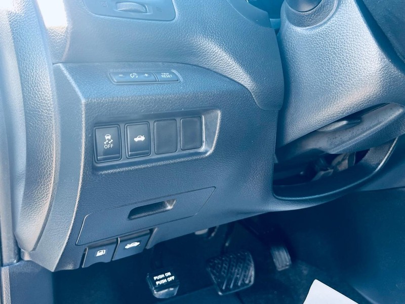 Nissan Altima Vehicle Full-screen Gallery Image 22