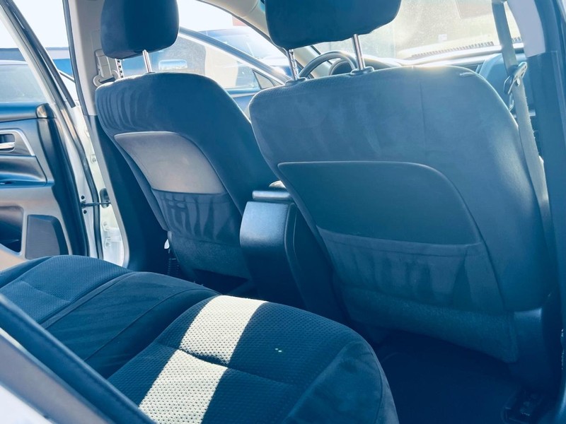 Nissan Altima Vehicle Full-screen Gallery Image 24