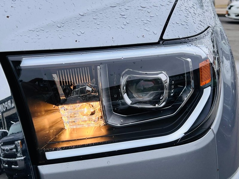 Toyota Tundra 2WD Truck Vehicle Full-screen Gallery Image 15