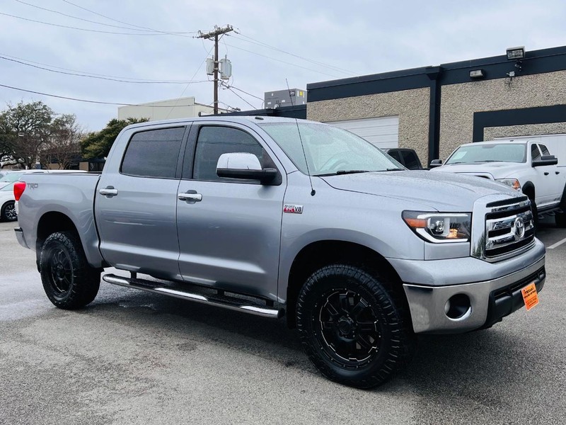 Toyota Tundra 2WD Truck Vehicle Full-screen Gallery Image 18