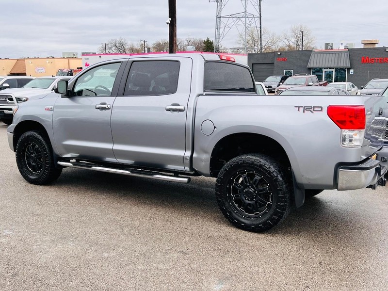 Toyota Tundra 2WD Truck Vehicle Full-screen Gallery Image 21