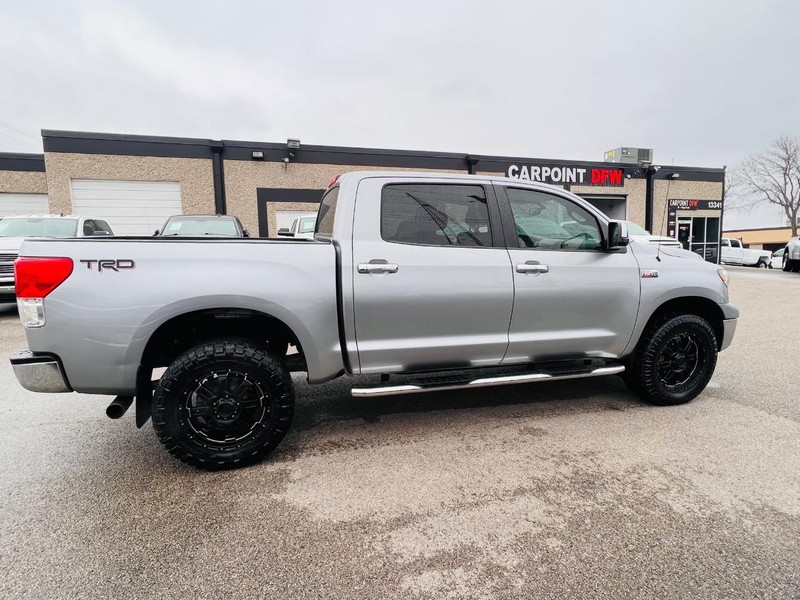 Toyota Tundra 2WD Truck Vehicle Full-screen Gallery Image 23