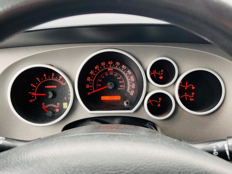 Toyota Tundra 2WD Truck Vehicle Full-screen Gallery Image 26