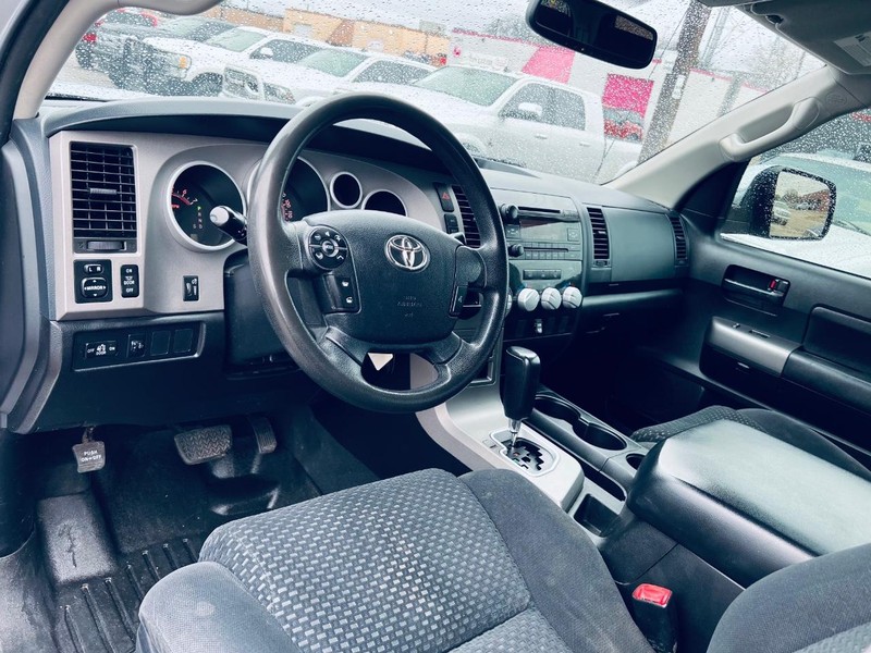 Toyota Tundra 2WD Truck Vehicle Full-screen Gallery Image 28