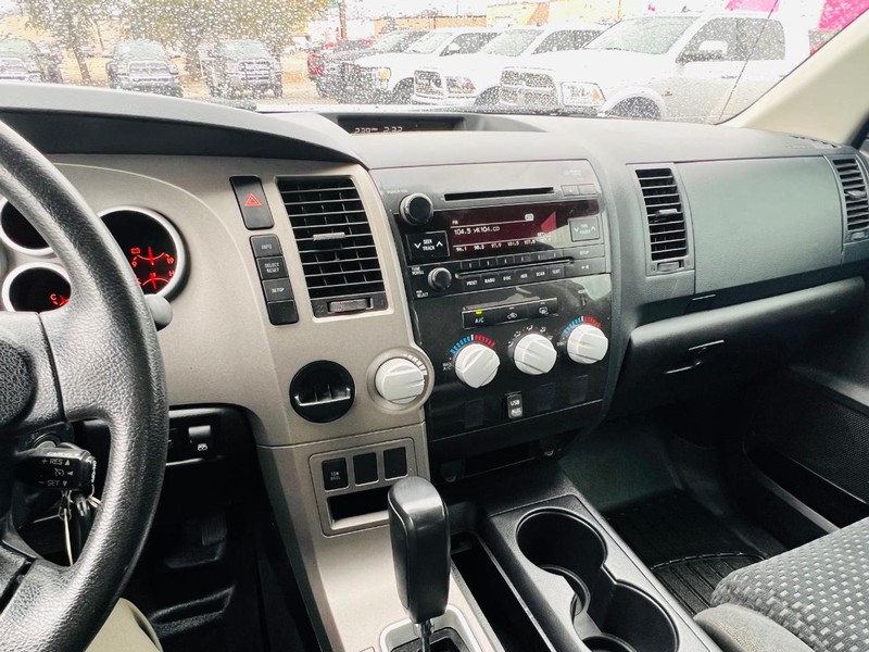 Toyota Tundra 2WD Truck Vehicle Full-screen Gallery Image 29