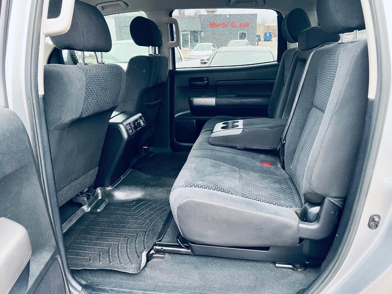 Toyota Tundra 2WD Truck Vehicle Full-screen Gallery Image 30