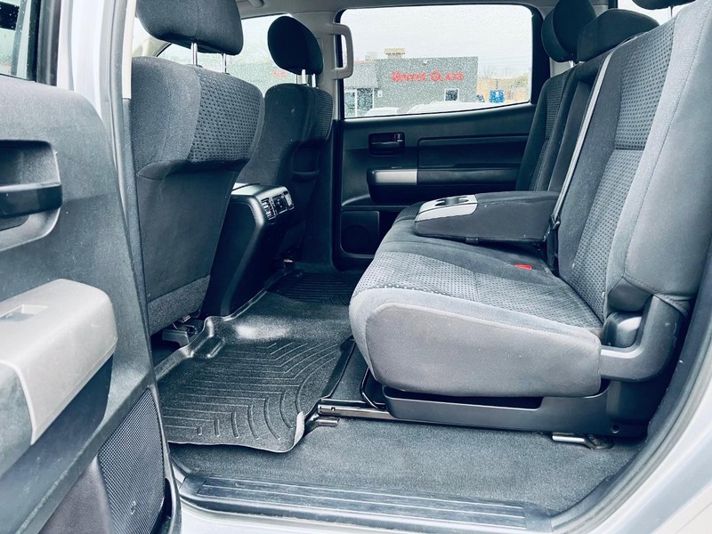 Toyota Tundra 2WD Truck Vehicle Full-screen Gallery Image 31