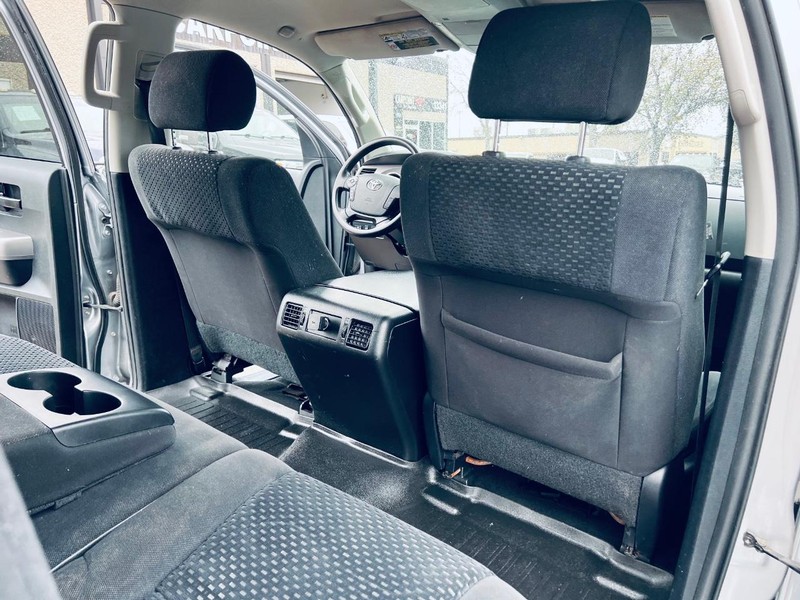 Toyota Tundra 2WD Truck Vehicle Full-screen Gallery Image 33