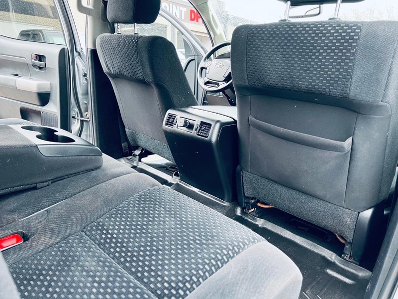 Toyota Tundra 2WD Truck Vehicle Full-screen Gallery Image 34