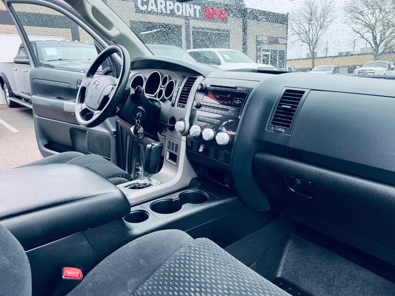 Toyota Tundra 2WD Truck Vehicle Full-screen Gallery Image 36