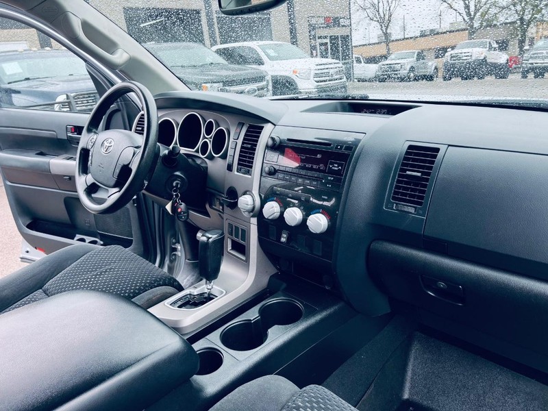 Toyota Tundra 2WD Truck Vehicle Full-screen Gallery Image 37