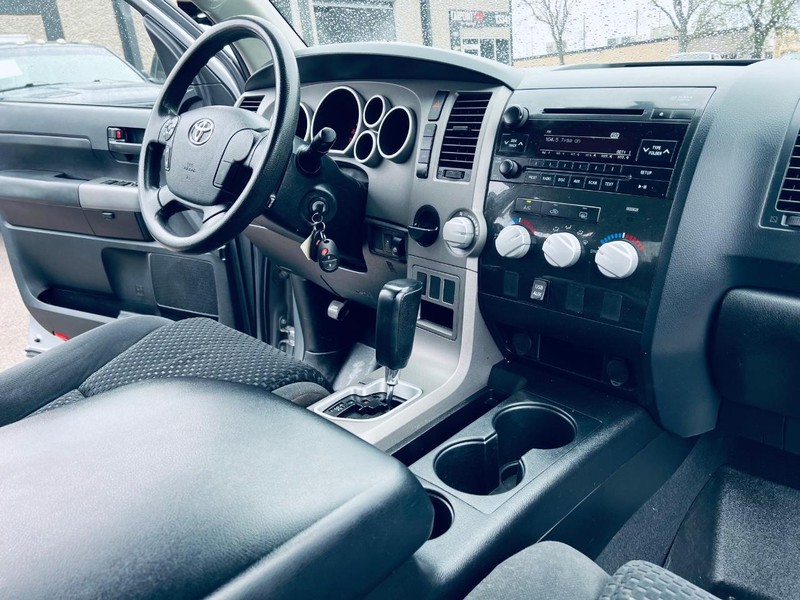 Toyota Tundra 2WD Truck Vehicle Full-screen Gallery Image 38