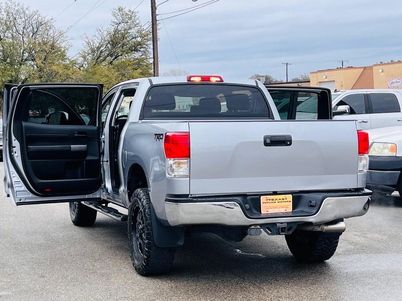 Toyota Tundra 2WD Truck Vehicle Full-screen Gallery Image 40