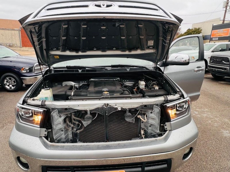 Toyota Tundra 2WD Truck Vehicle Full-screen Gallery Image 43