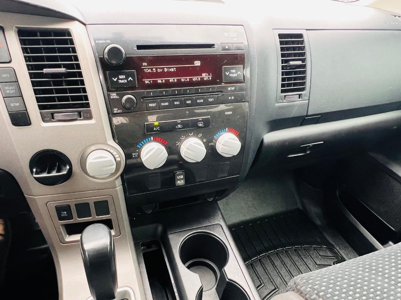 Toyota Tundra 2WD Truck Vehicle Full-screen Gallery Image 45