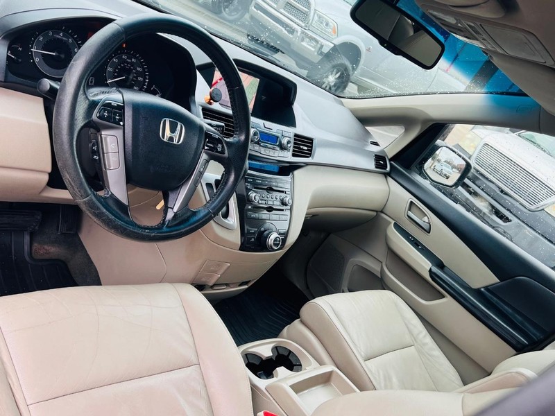 Honda Odyssey Vehicle Full-screen Gallery Image 23
