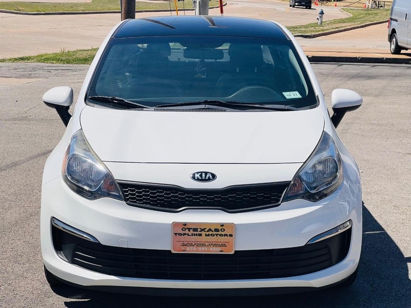 Kia Rio Vehicle Full-screen Gallery Image 03