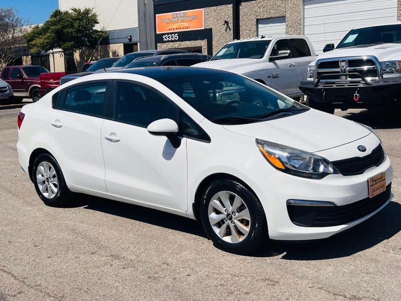 Kia Rio Vehicle Full-screen Gallery Image 05