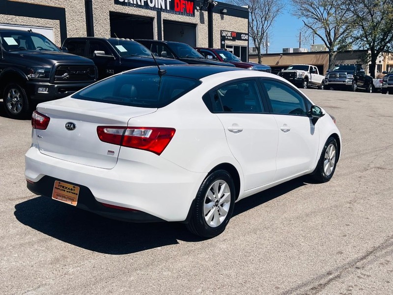 Kia Rio Vehicle Full-screen Gallery Image 06