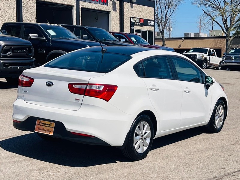 Kia Rio Vehicle Full-screen Gallery Image 07