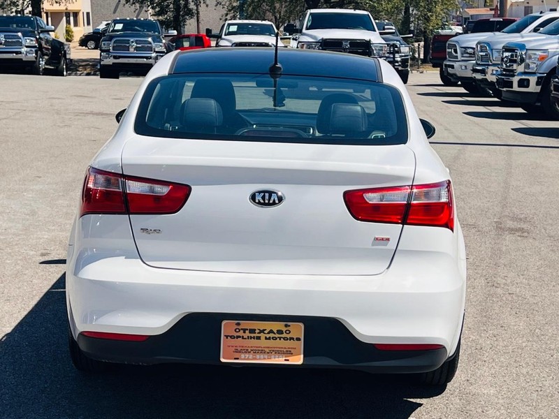 Kia Rio Vehicle Full-screen Gallery Image 08