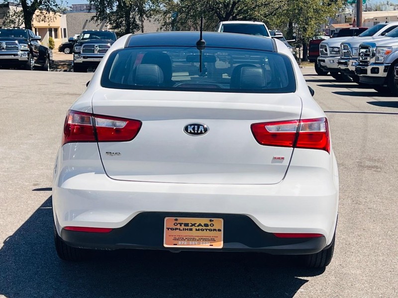 Kia Rio Vehicle Full-screen Gallery Image 09