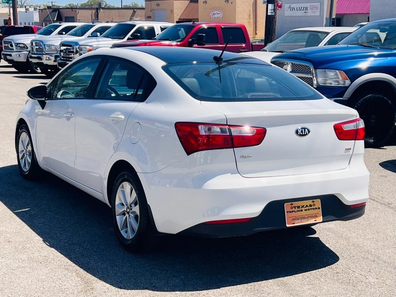 Kia Rio Vehicle Full-screen Gallery Image 12