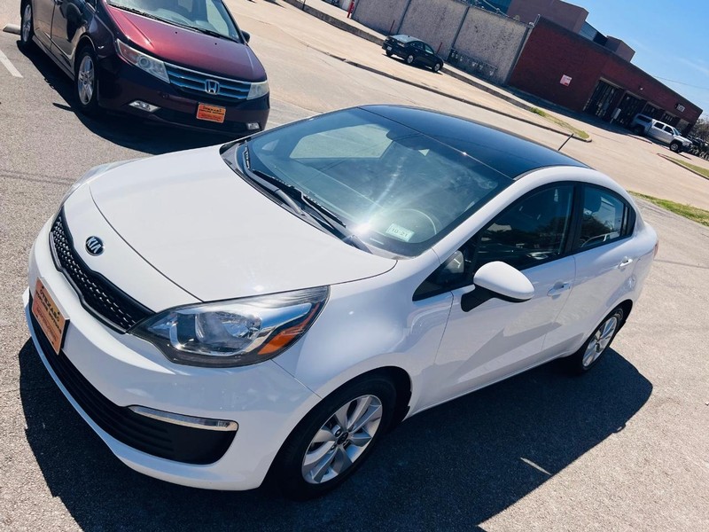 Kia Rio Vehicle Full-screen Gallery Image 14