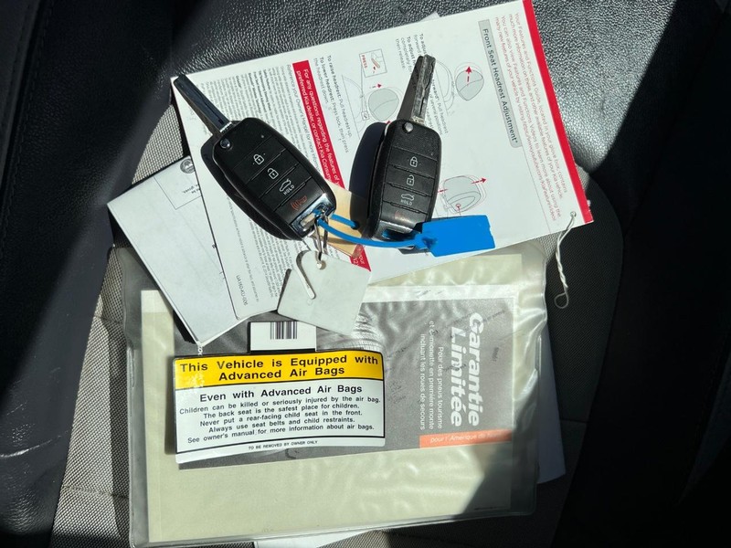 Kia Rio Vehicle Full-screen Gallery Image 35