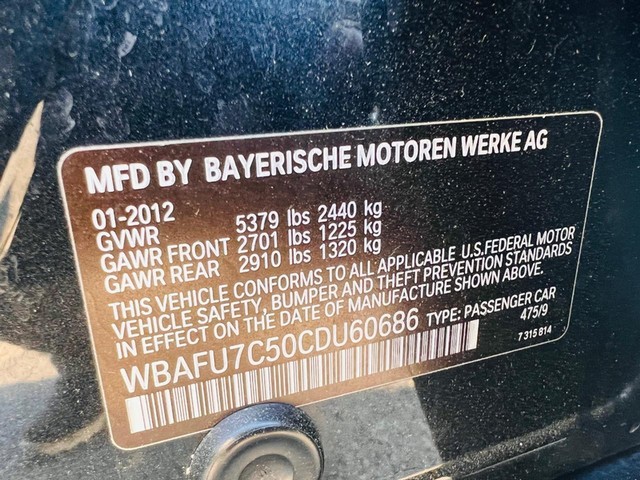 BMW 5 Series Vehicle Full-screen Gallery Image 47