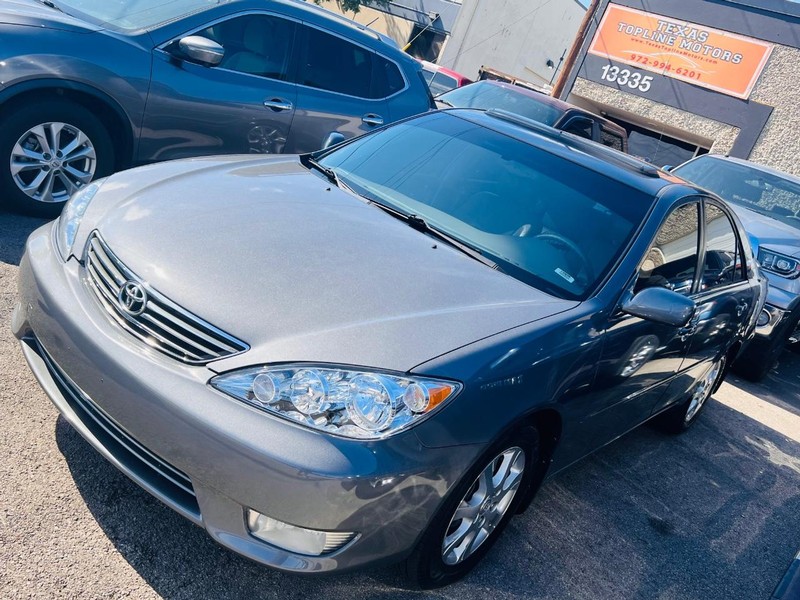 Toyota Camry Vehicle Full-screen Gallery Image 04