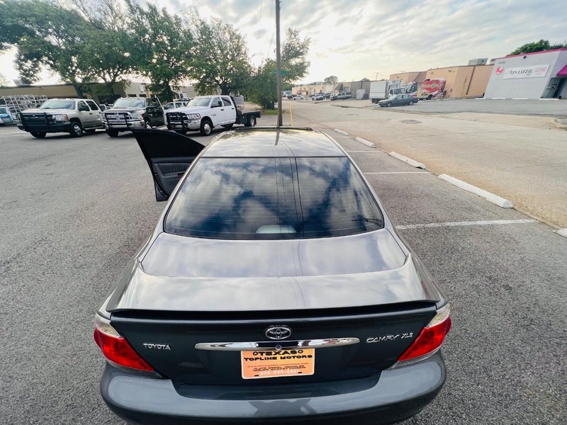 Toyota Camry Vehicle Full-screen Gallery Image 44