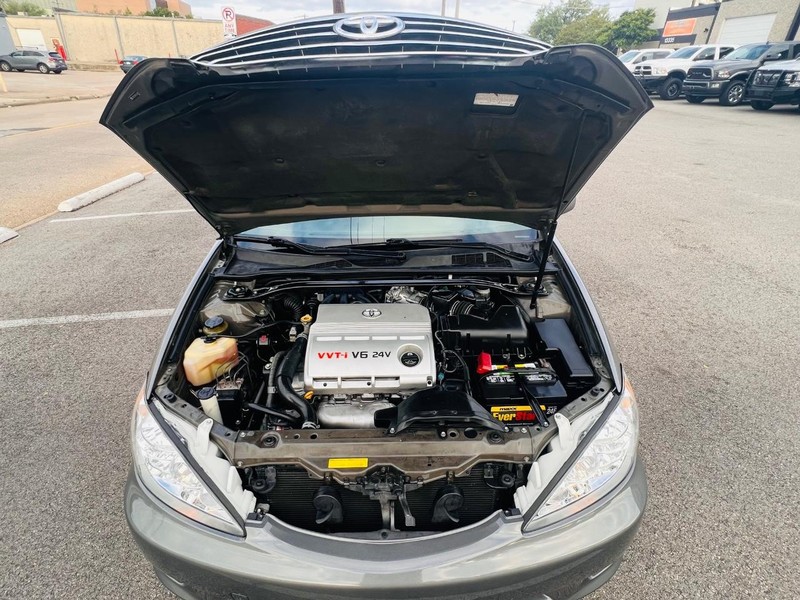 Toyota Camry Vehicle Full-screen Gallery Image 49