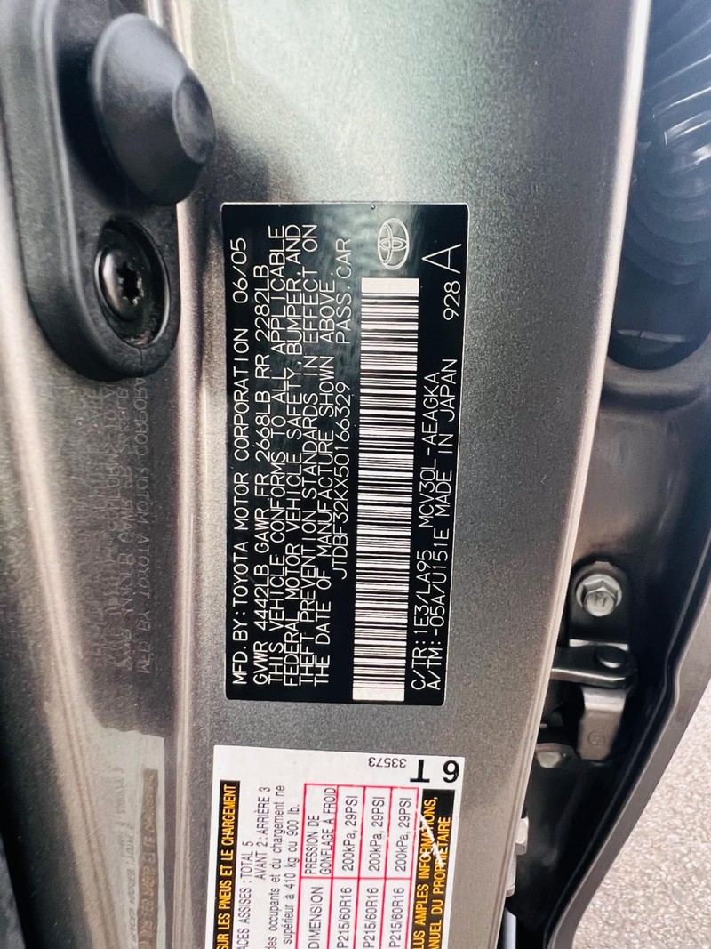 Toyota Camry Vehicle Full-screen Gallery Image 50