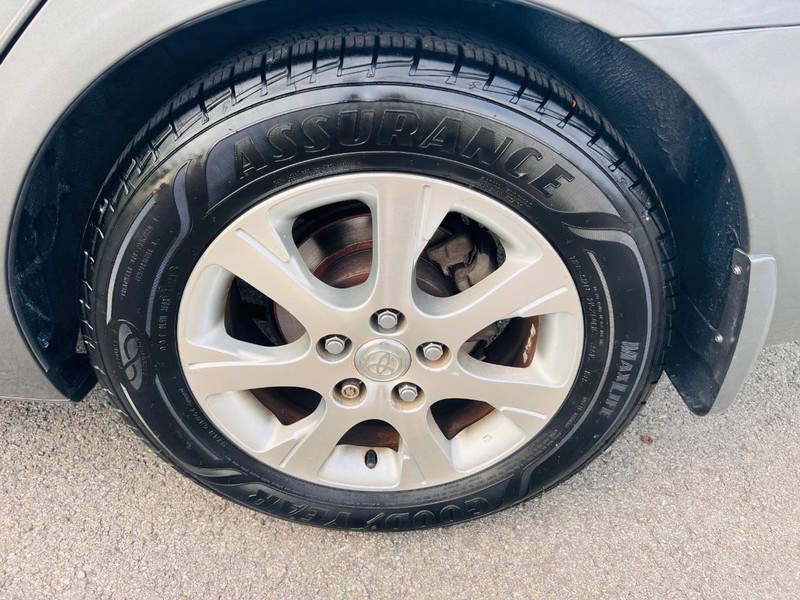 Toyota Camry Vehicle Full-screen Gallery Image 51