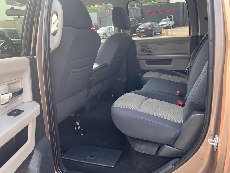 Dodge Ram 1500 Vehicle Full-screen Gallery Image 24