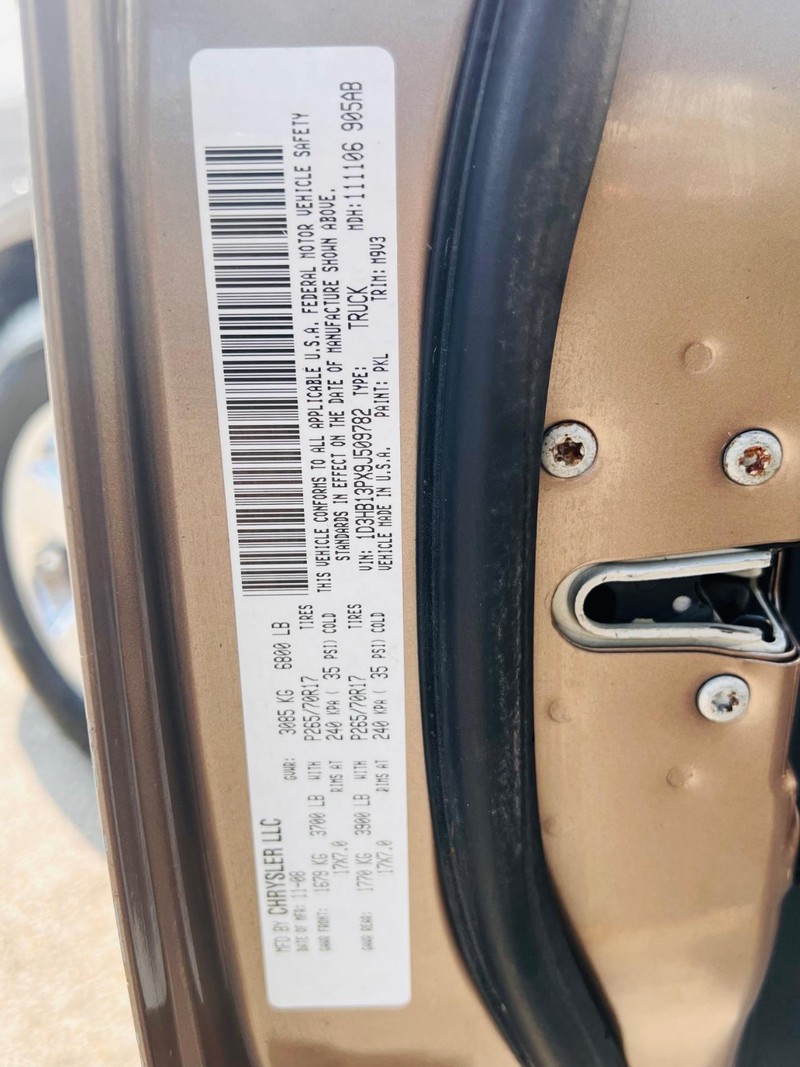 Dodge Ram 1500 Vehicle Full-screen Gallery Image 31